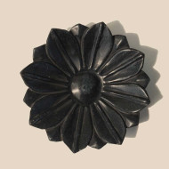 Blooming Egyptian lotus– Black Marble Urli Plate Blooming Egyptian lotus– Black Marble Urli Plate